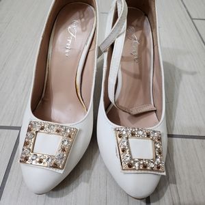 Size 6 Women High Heels in White